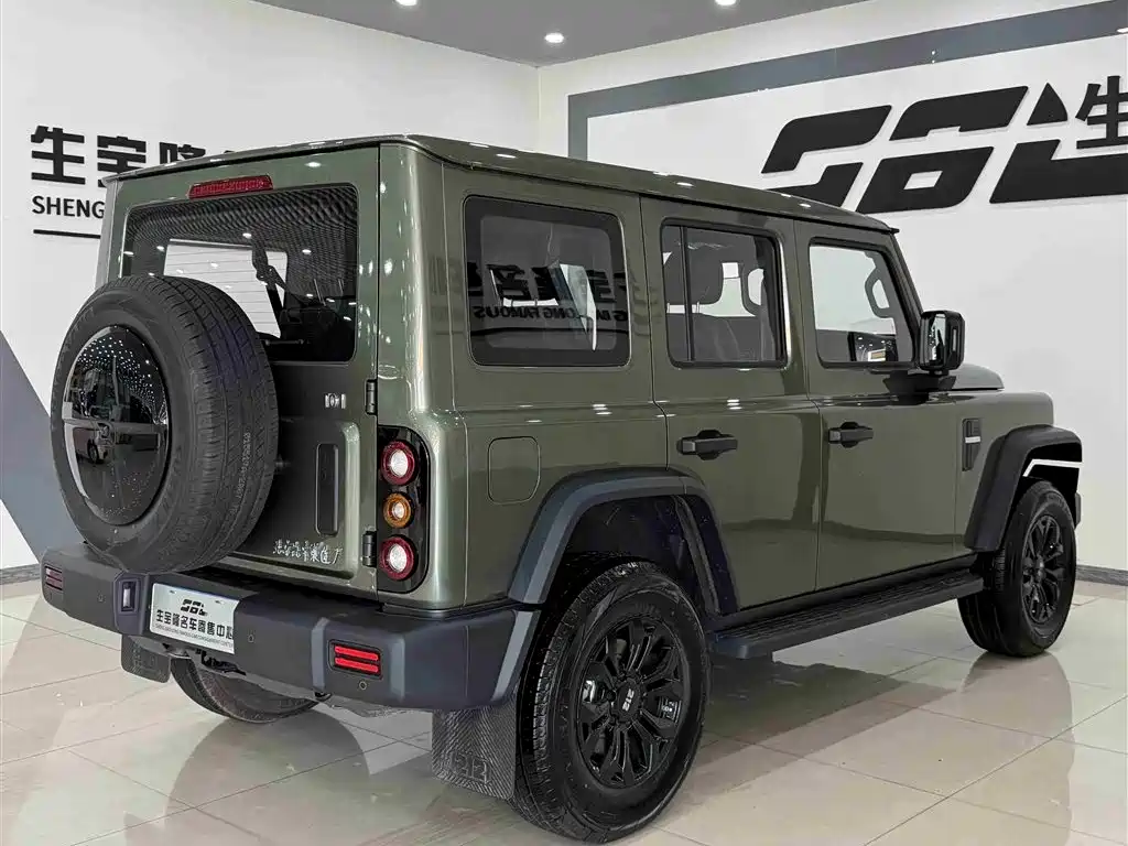 212 T01 2.0 T Explorer