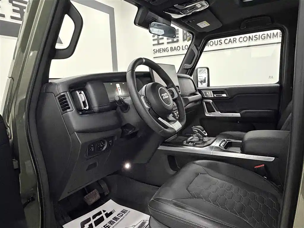 212 T01 2.0 T Explorer