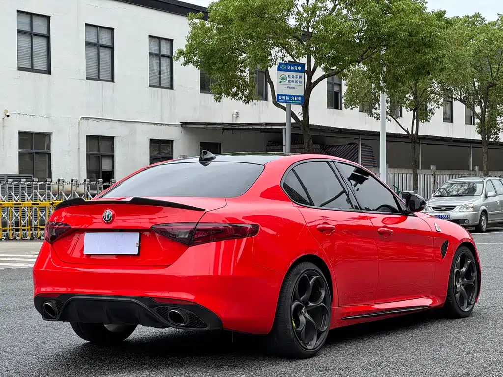 Giulia 2.0 T 200 HP Luxury