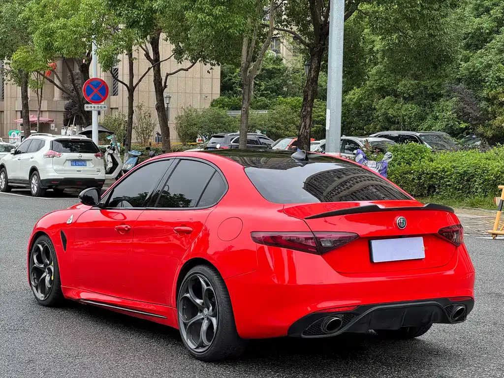Giulia 2.0 T 200 HP Luxury