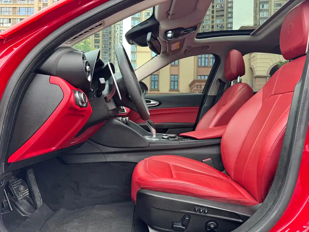 Giulia 2.0 T 200 HP Luxury