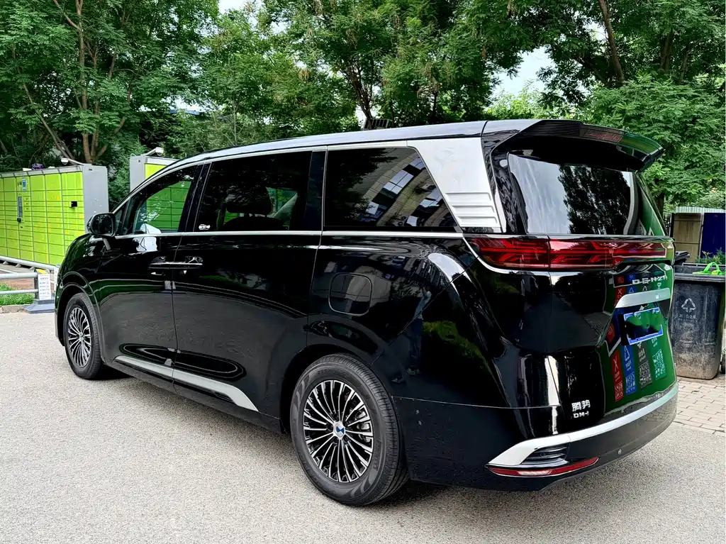 Denza D9 DM-i 945 Luxury