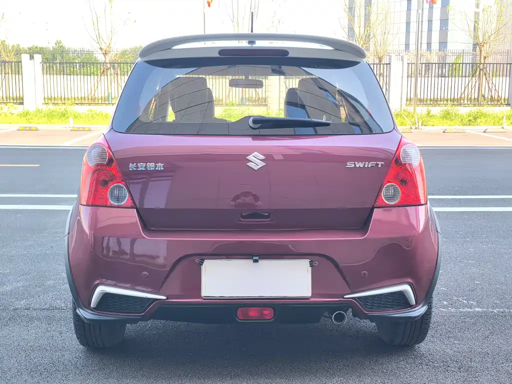 Swift 1.5 L Auto Limited