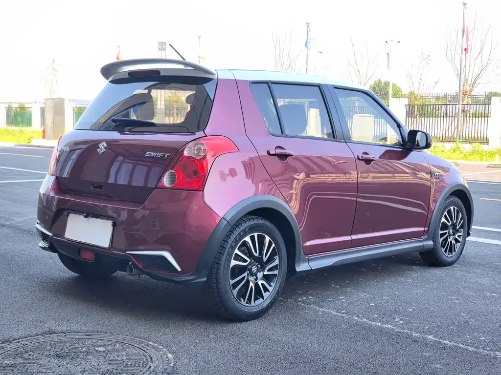Swift 1.5 L Auto Limited
