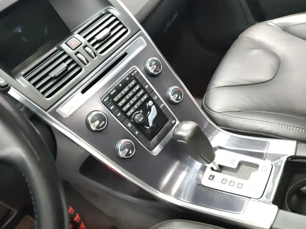 Volvo XC60 (Import) 沃尔沃XC60(进口) 2012款 T5 智雅版