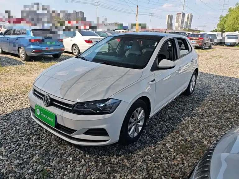 Volkswagen Polo Plus 1.5 L Auto Colorful Tech