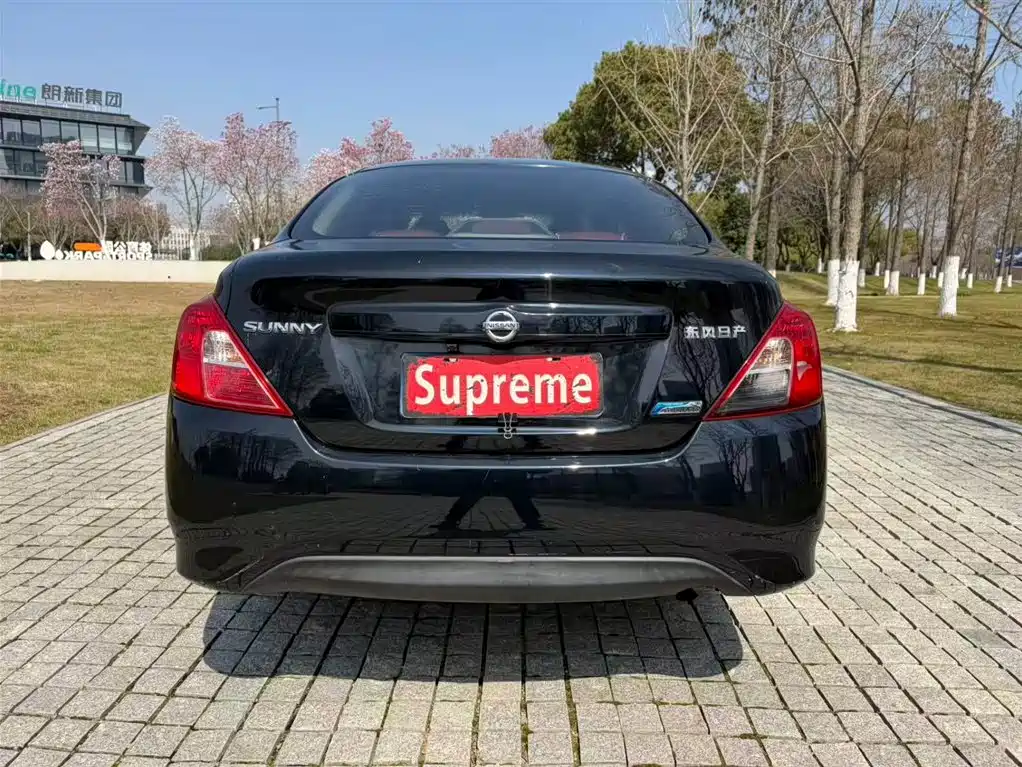 Sunny 1.5 XE CVT Leading