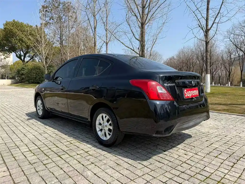 Sunny 1.5 XE CVT Leading