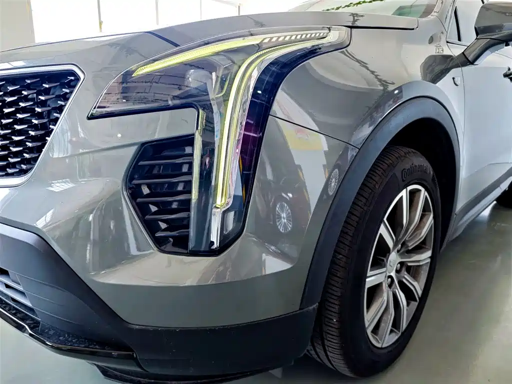 Cadillac XT4 28 T 2 WD Luxury Sport