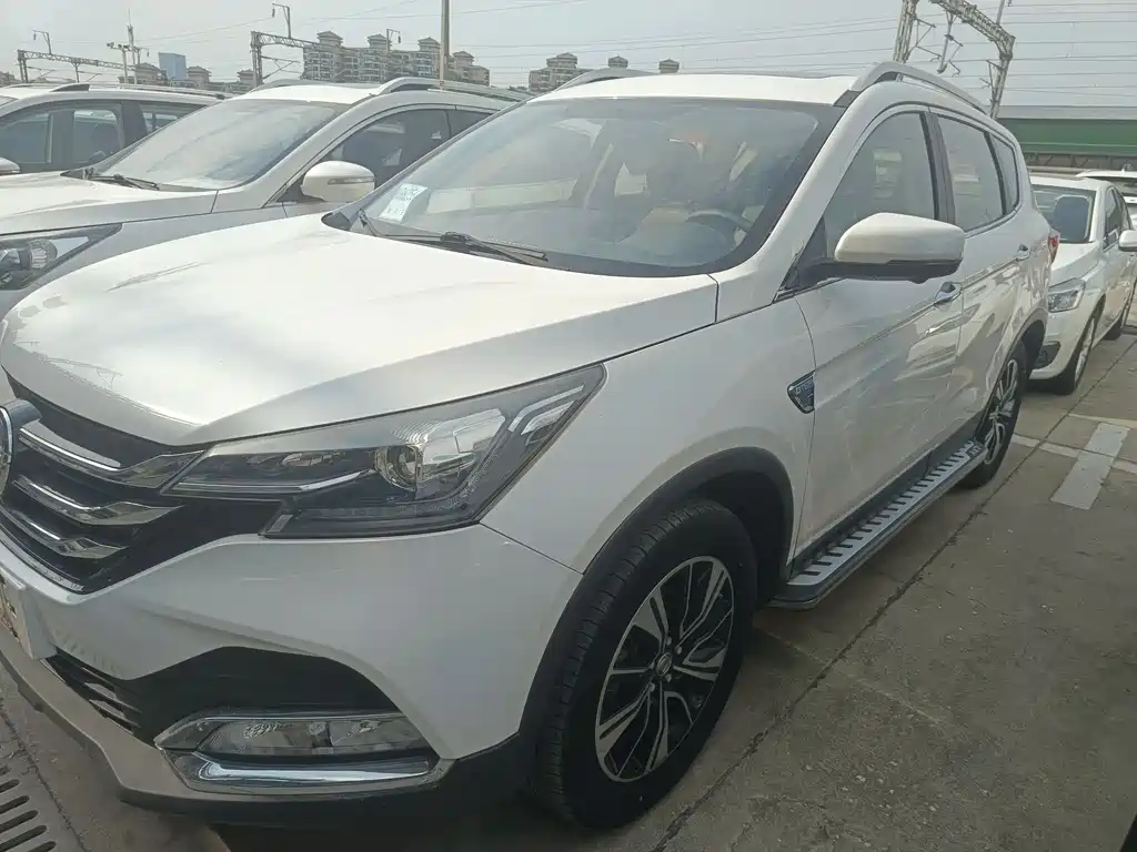 Dongfeng Fengshen AX7 Classic 1.6 T Auto Luxury
