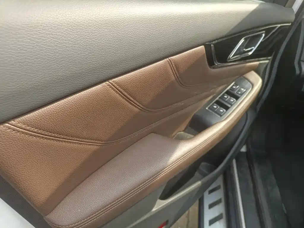 Dongfeng Fengshen AX7 Classic 1.6 T Auto Luxury
