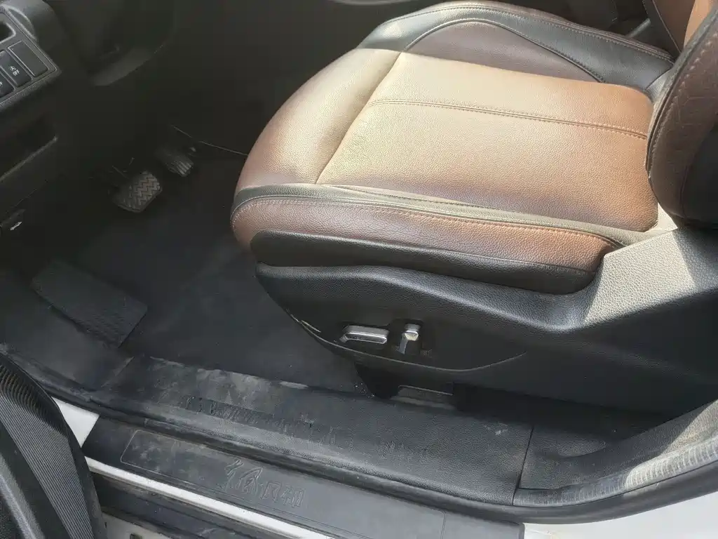 Dongfeng Fengshen AX7 Classic 1.6 T Auto Luxury