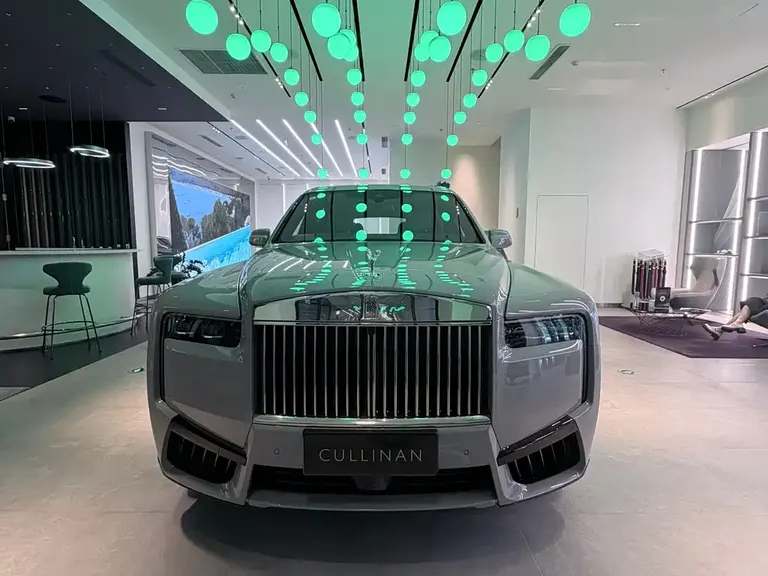 Rolls-Royce Cullinan 4-seat