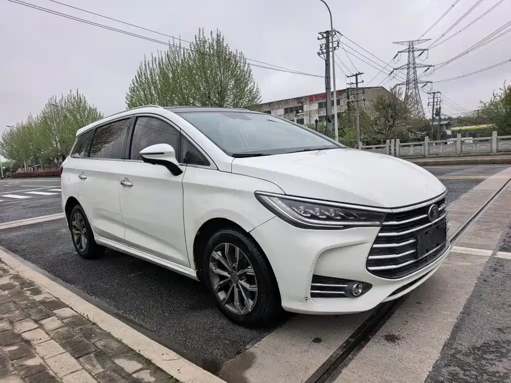 Song MAX 1.5 T Auto Connected Wise Shine 6-seat CN-VI