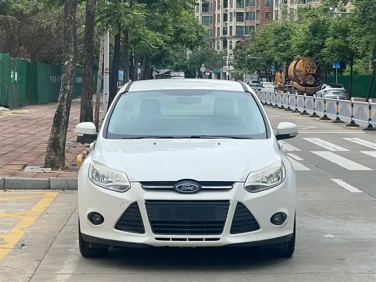 Ford Focus Sedan 1.6 L Auto Comfort