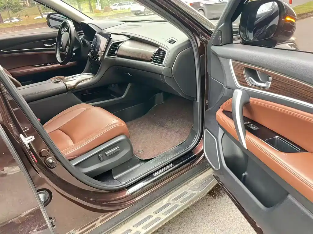 Avancier 370 TURBO 4 WD Premium