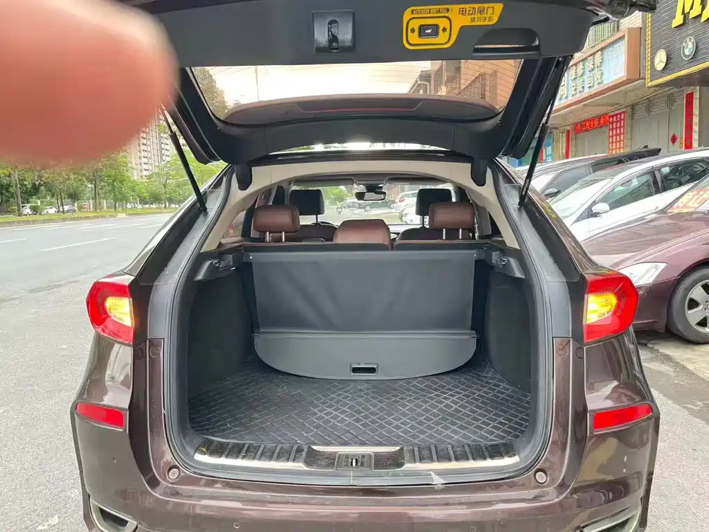 Avancier 370 TURBO 4 WD Premium