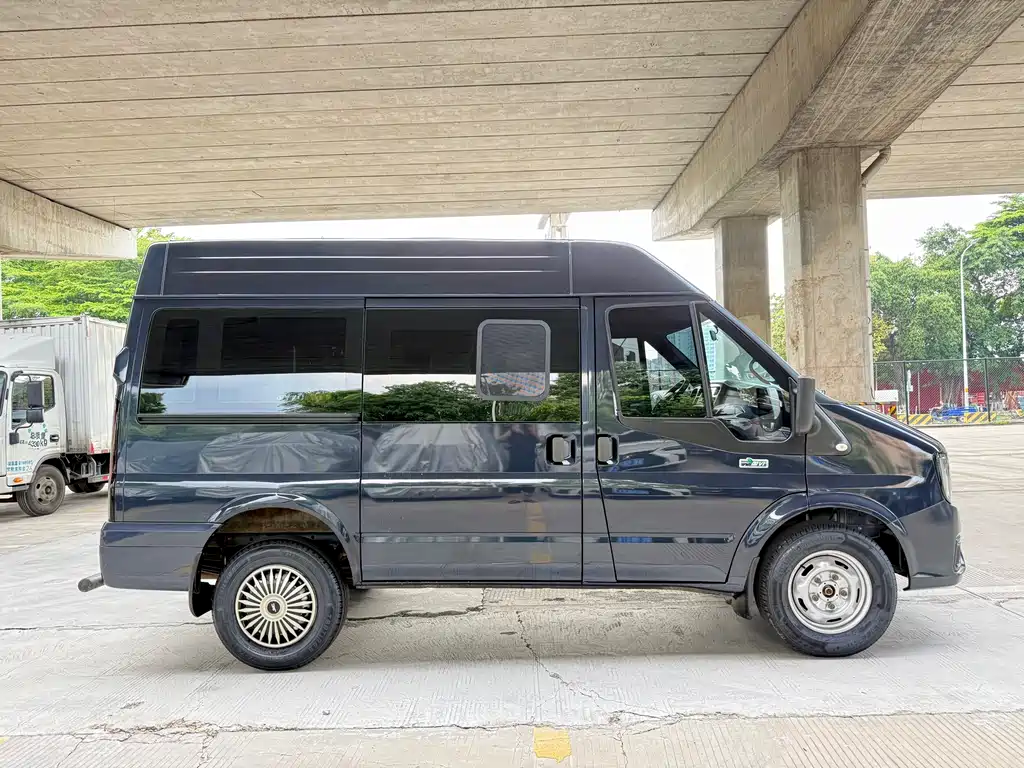 JMC Fushun 2.0 T Auto SWB Mid High Roof Commercial Multi-purpose Passenger 6-seat