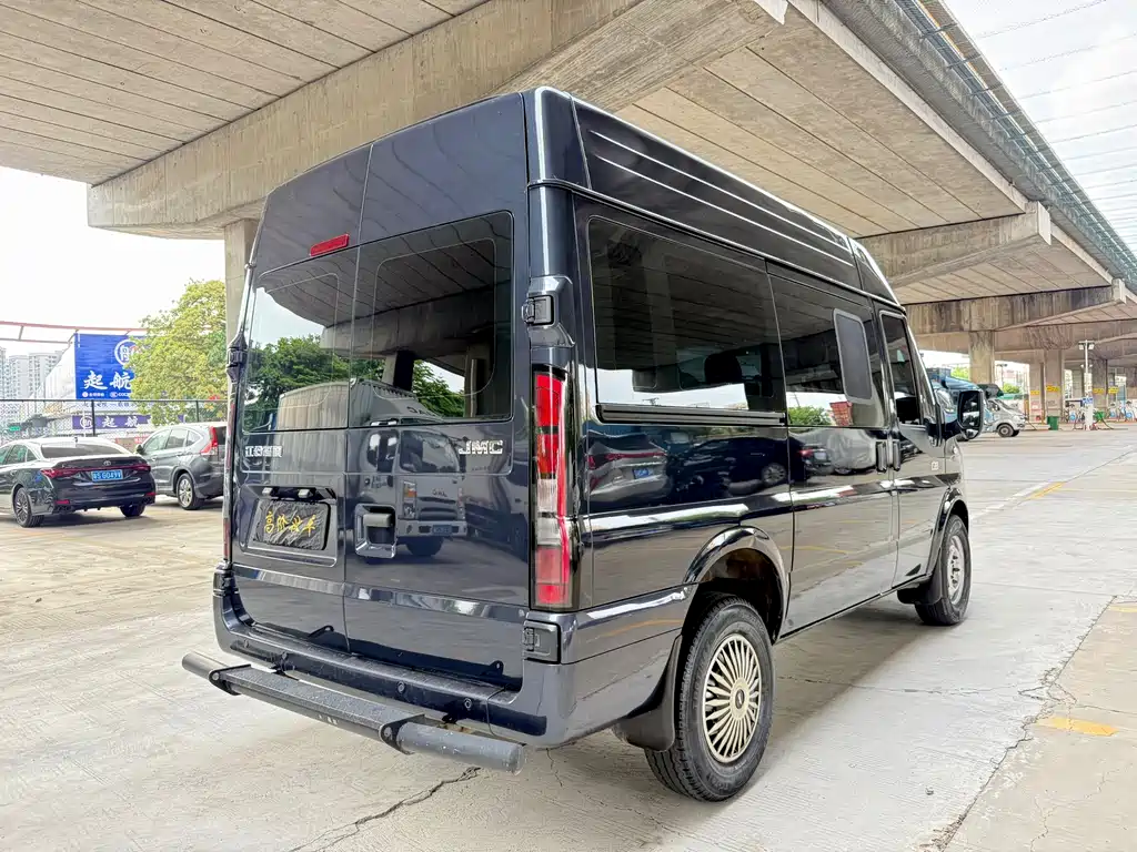 JMC Fushun 2.0 T Auto SWB Mid High Roof Commercial Multi-purpose Passenger 6-seat