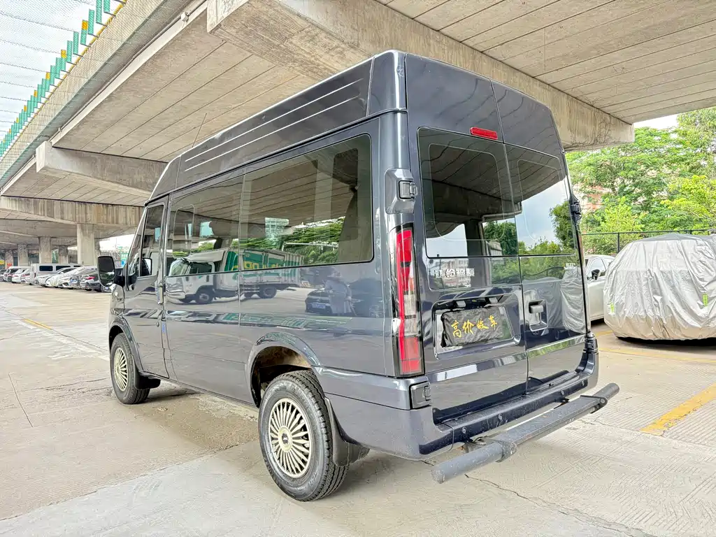 JMC Fushun 2.0 T Auto SWB Mid High Roof Commercial Multi-purpose Passenger 6-seat