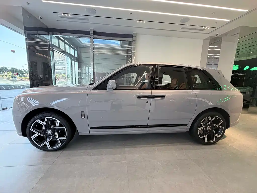 Cullinan Black Badge