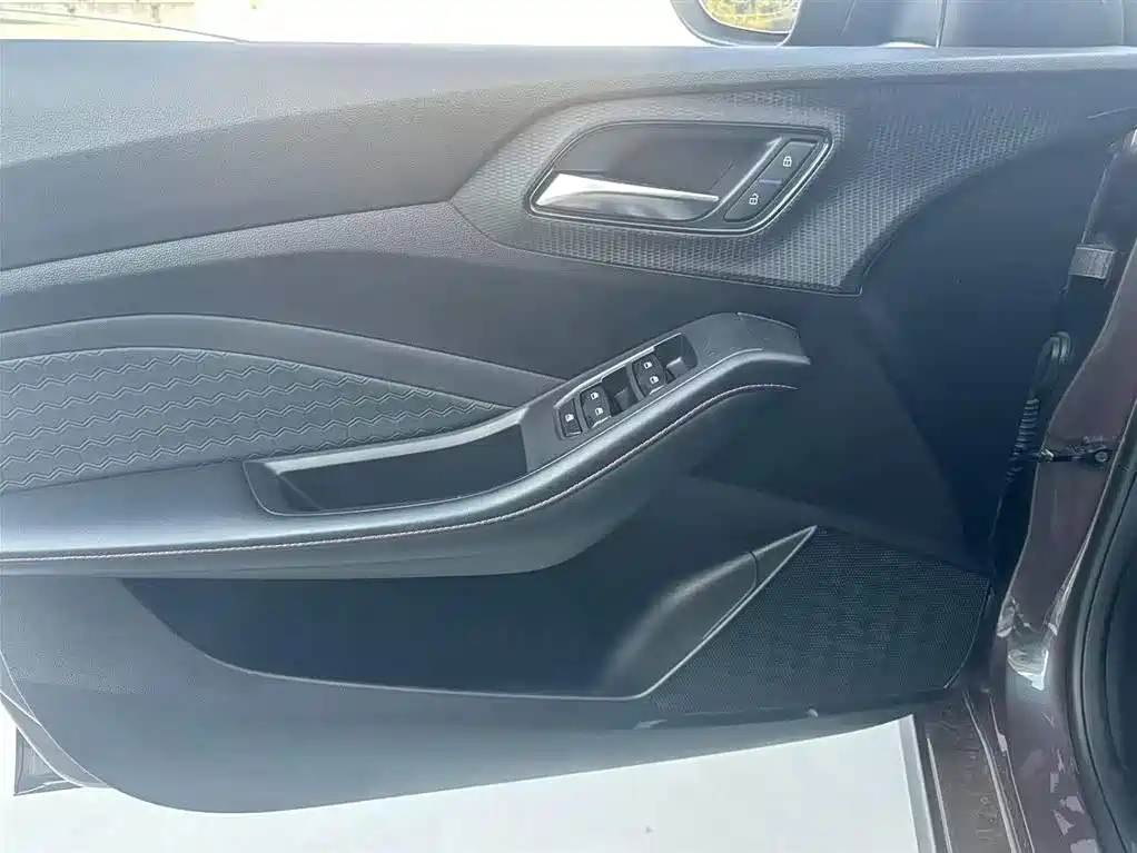 MG5 300 TGI DCT Youth Luxury Flagship