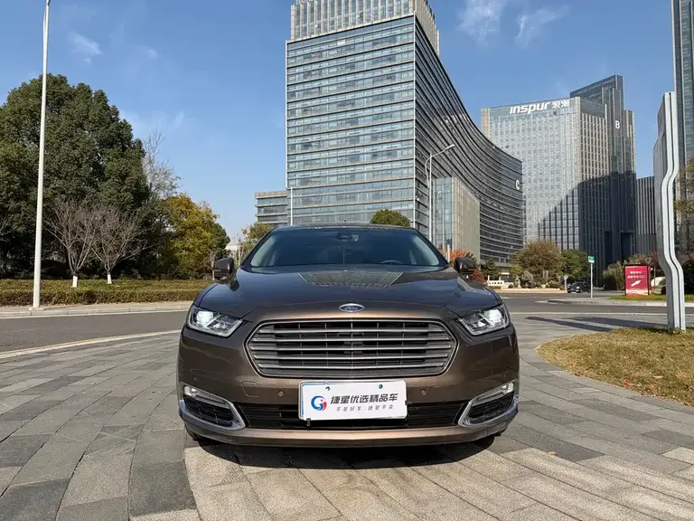 Ford Taurus EcoBoost 245 Luxury