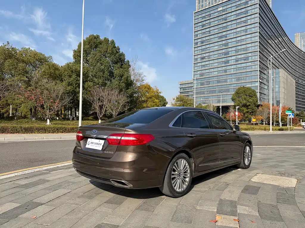 Taurus EcoBoost 245 Luxury