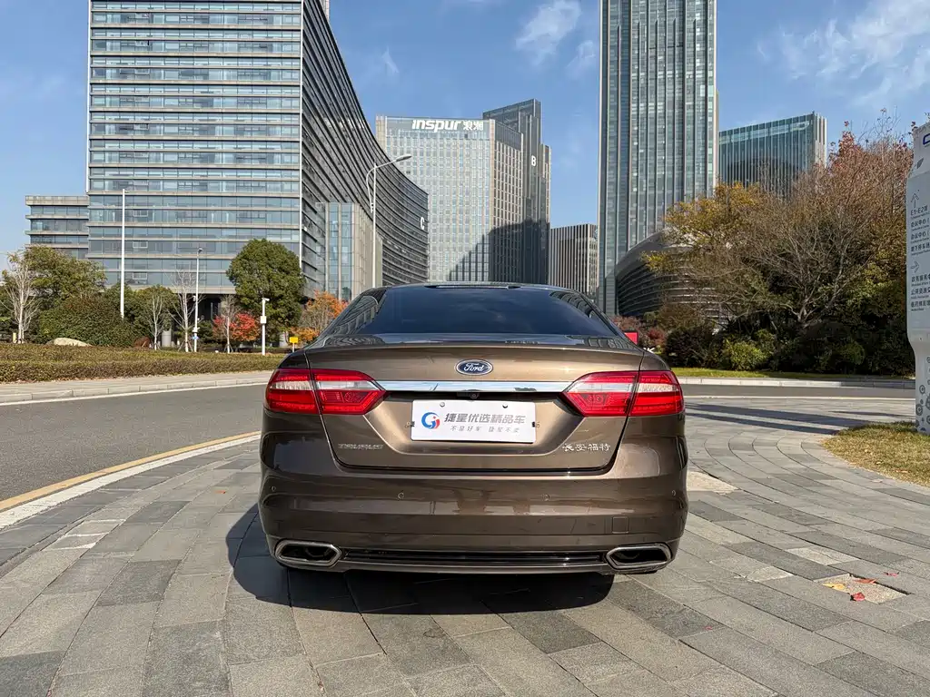 Taurus EcoBoost 245 Luxury