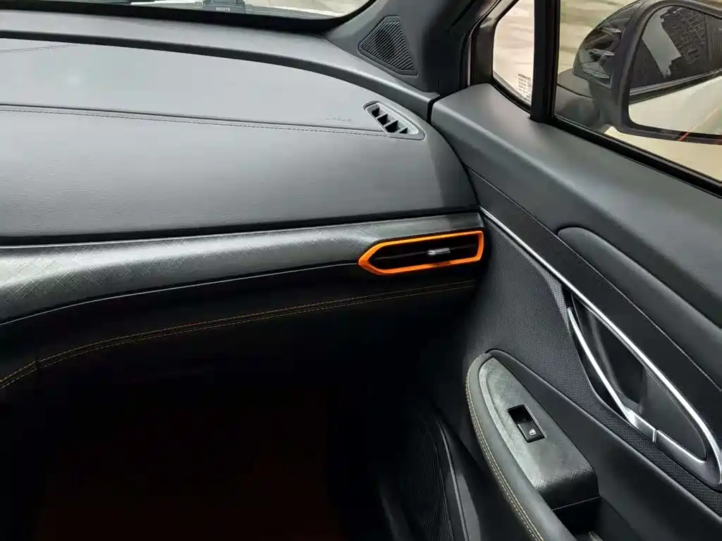 Changan UNI-T 1.5 T Distinguished