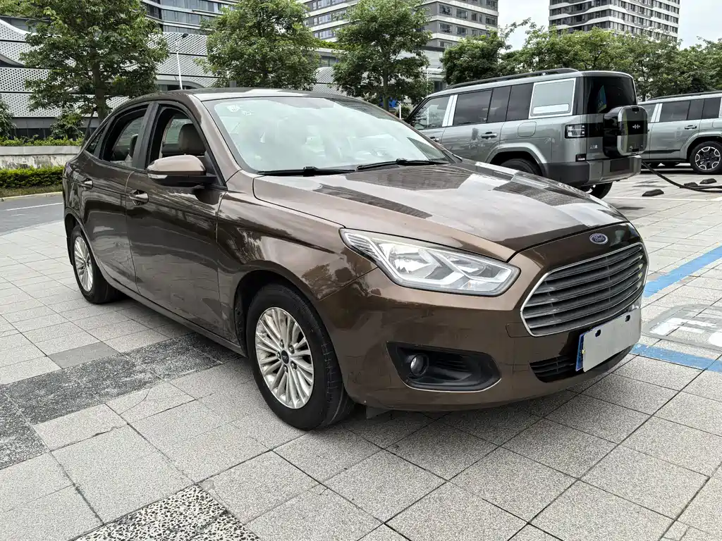 Escort 1.5 L Auto Comfort