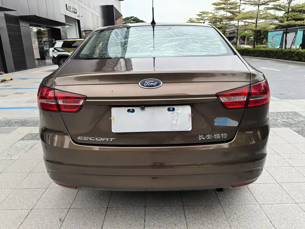 Escort 1.5 L Auto Comfort