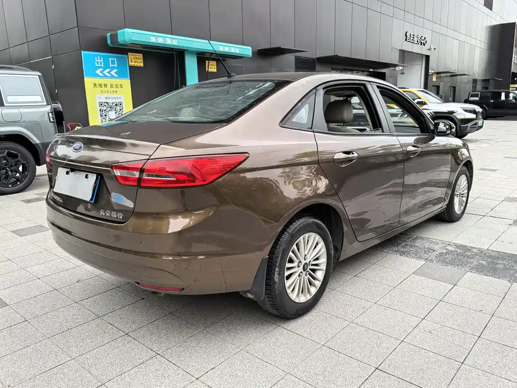 Escort 1.5 L Auto Comfort