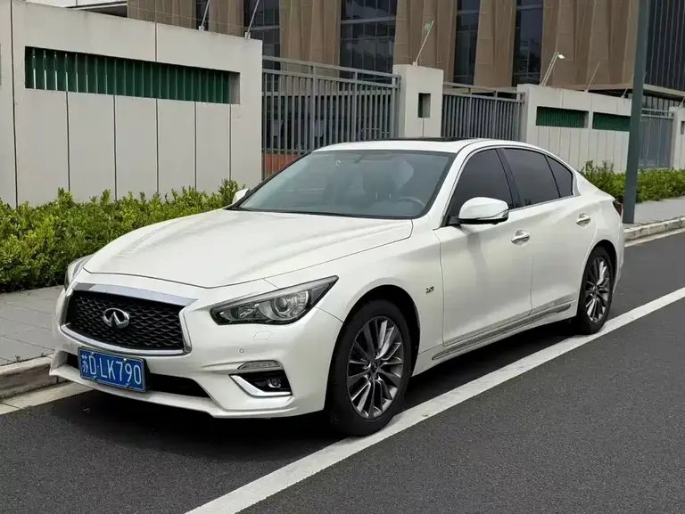 Infiniti Q50 L 2.0 T Progressive Enjoyment CN-V