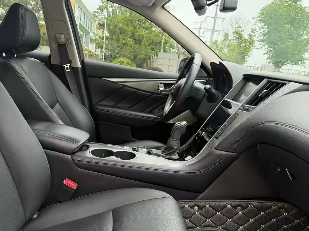 Infiniti Q50 L 2.0 T Progressive Enjoyment CN-V