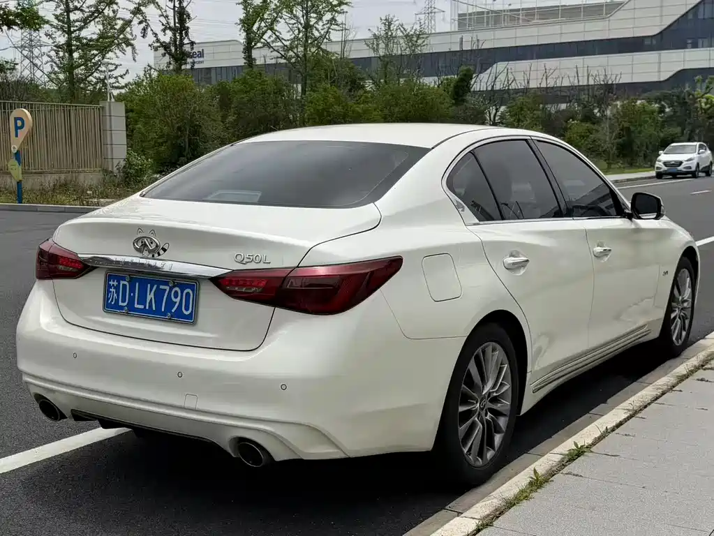 Infiniti Q50 L 2.0 T Progressive Enjoyment CN-V