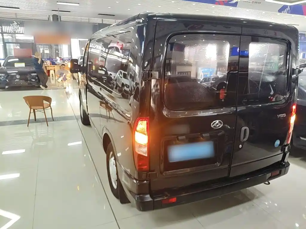 Xintu V80 2.0 T Manual Classic Aoyuntong SWB Super Low Roof 5 6-seat