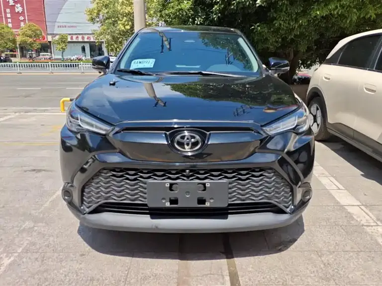 Toyota Frontlander 2.0 L CVT Leading