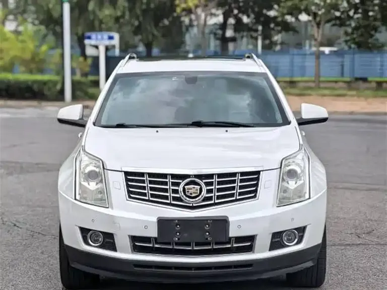 Cadillac SRX 3.0 L Leading