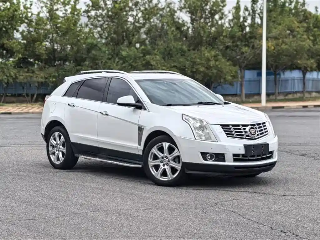 Cadillac SRX 3.0 L Leading
