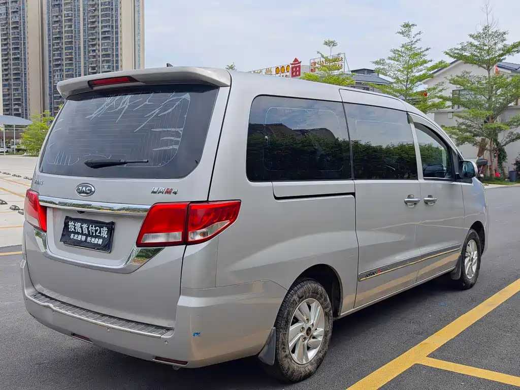 Refine M4 2.0 L Manual Luxury