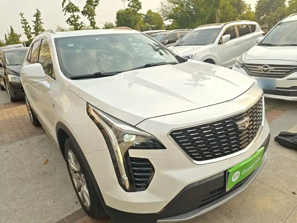 Cadillac XT4 28 T 2 WD Leading