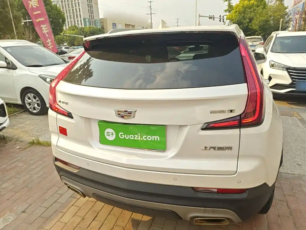 Cadillac XT4 28 T 2 WD Leading