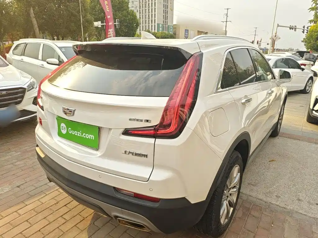 Cadillac XT4 28 T 2 WD Leading