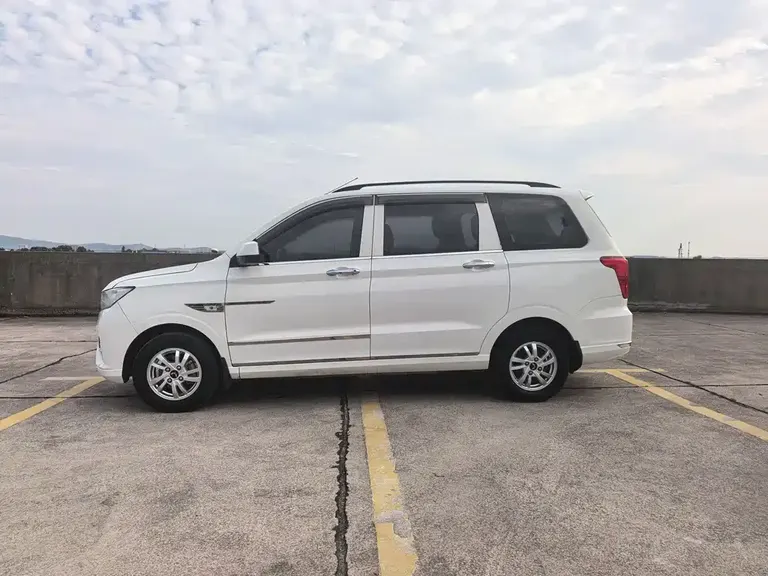 Wuling Hongguang 1.5 L S Standard L2 B