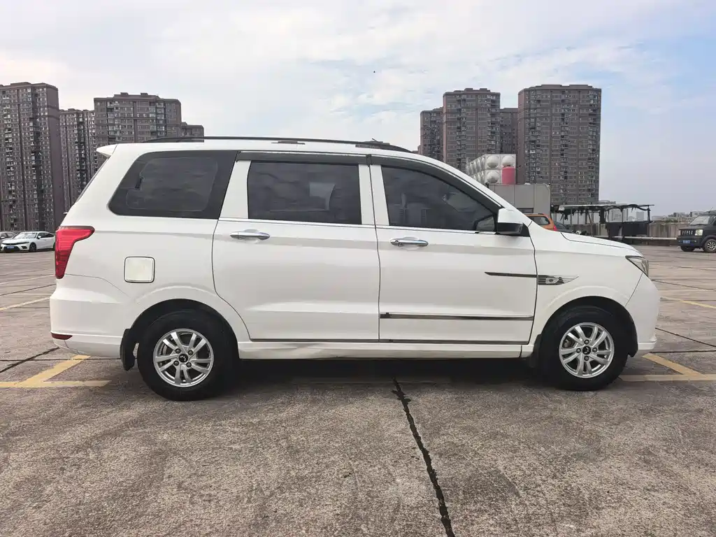 Wuling Hongguang 1.5 L S Standard L2 B