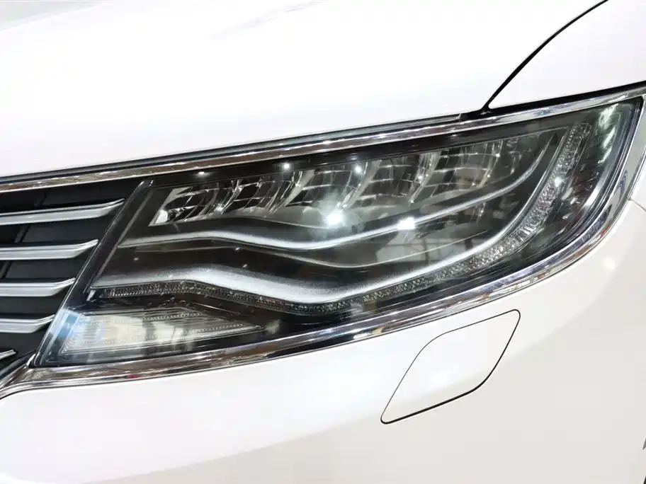 Lincoln MKX 2.7 T 4 WD Honor Shine