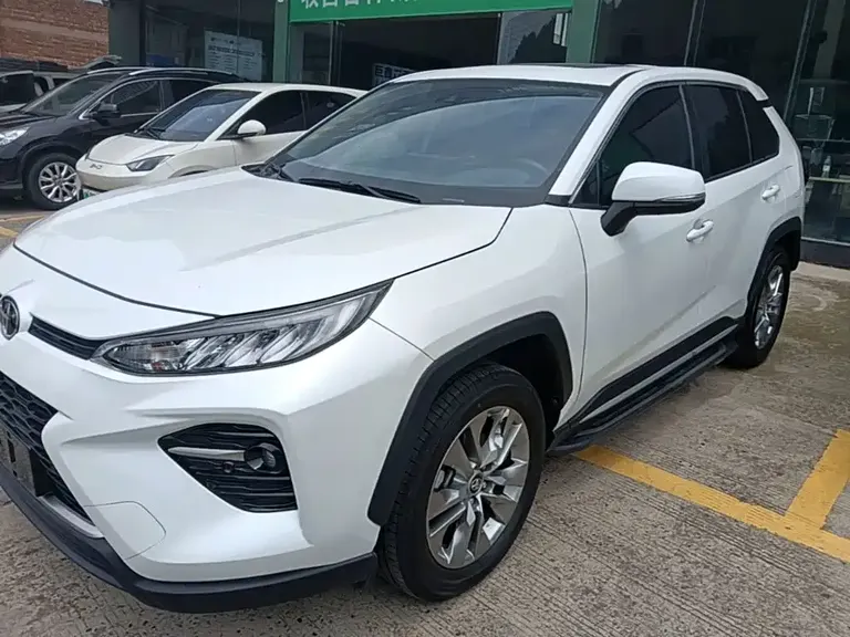 Toyota Wildlander 2.0 L CVT 2 WD Luxury PLUS