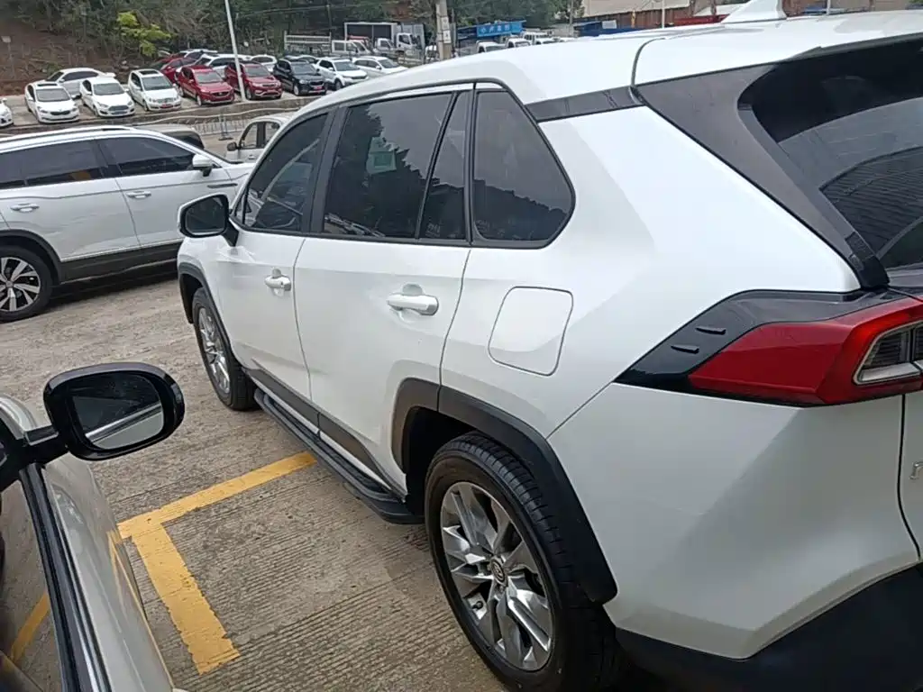 Wildlander 2.0 L CVT 2 WD Luxury PLUS