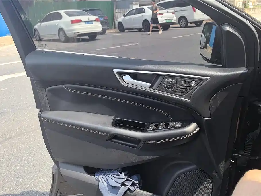 Edge PLUS EcoBoost 245 4 WD Supreme Sharp 7-seat